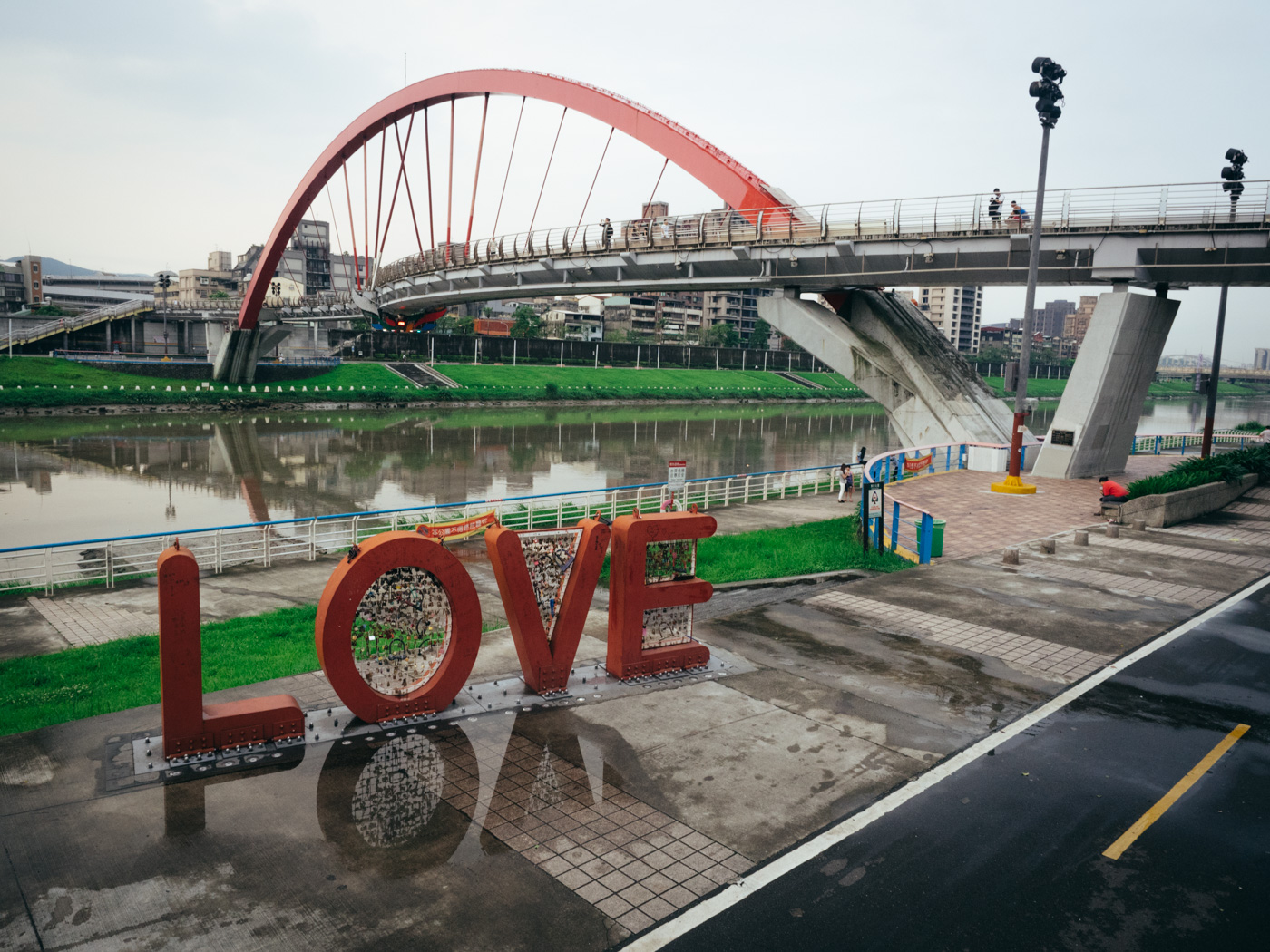 Taiwan - Shifen - Rainbow bridge and Love locks